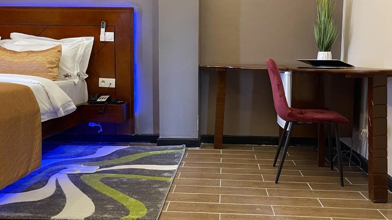Sky Kenako Hotel Криби Екстериор снимка