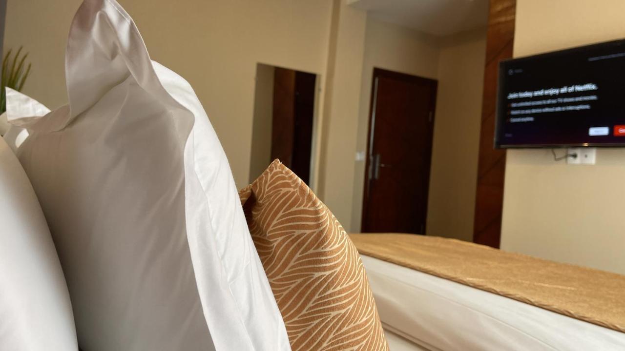Sky Kenako Hotel Криби Екстериор снимка