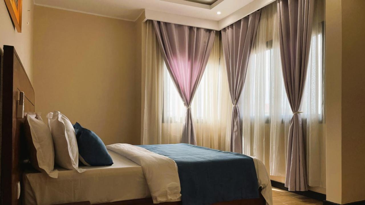 Sky Kenako Hotel Криби Екстериор снимка