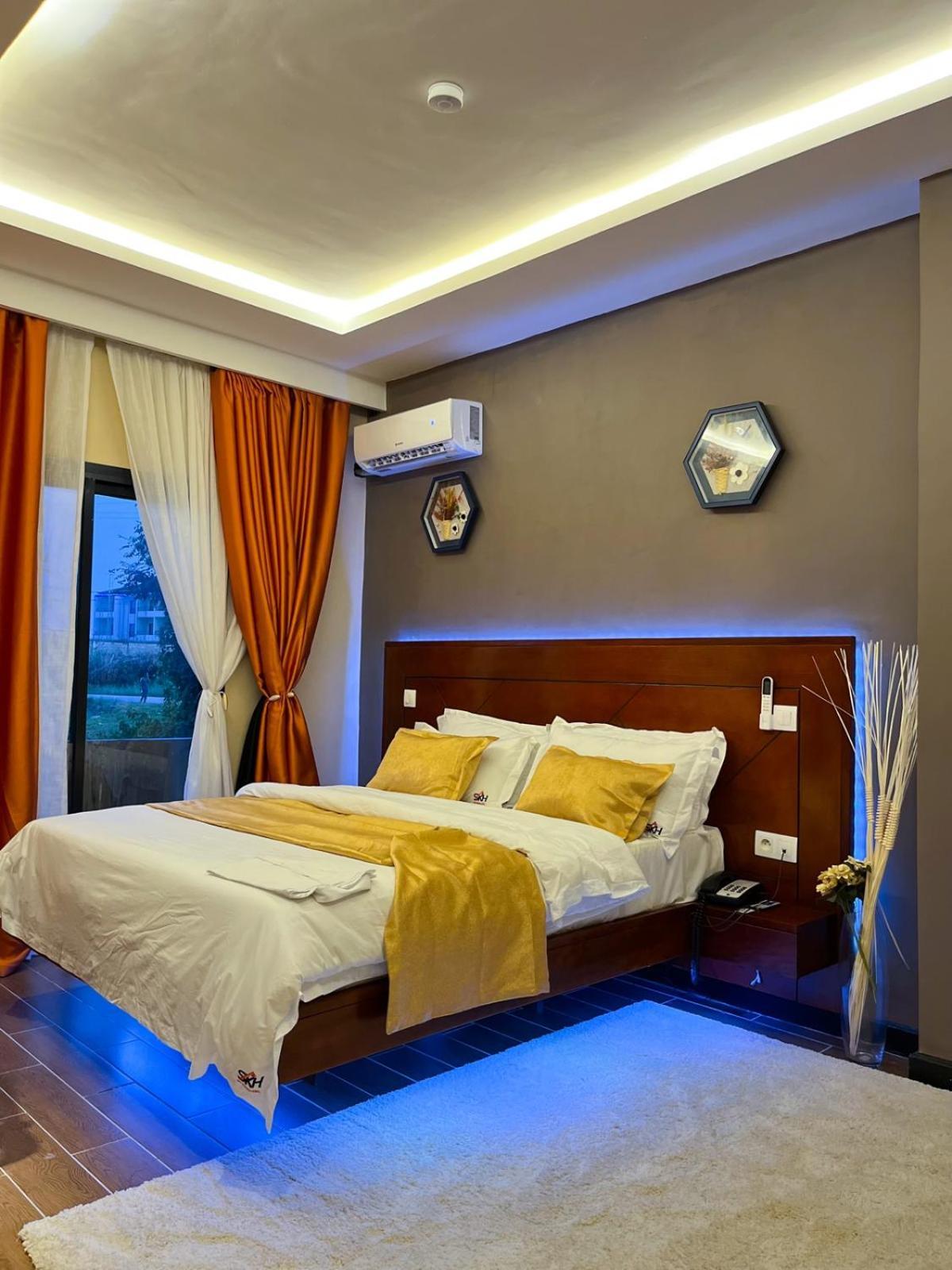 Sky Kenako Hotel Криби Екстериор снимка