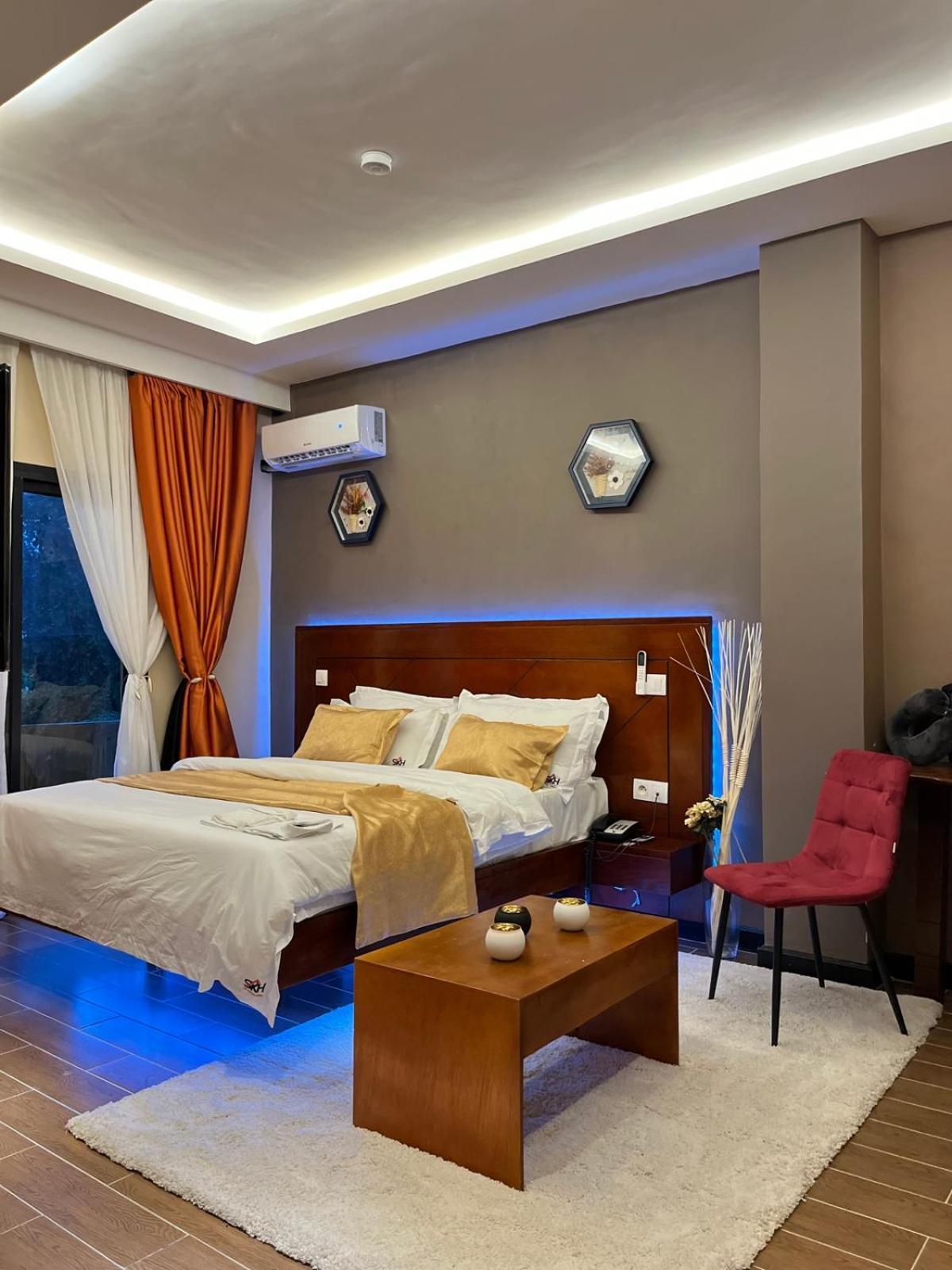 Sky Kenako Hotel Криби Екстериор снимка