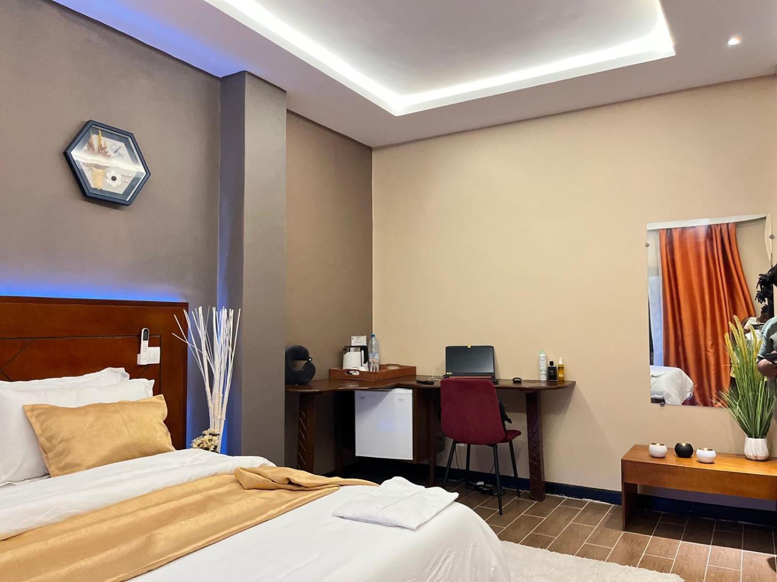 Sky Kenako Hotel Криби Екстериор снимка