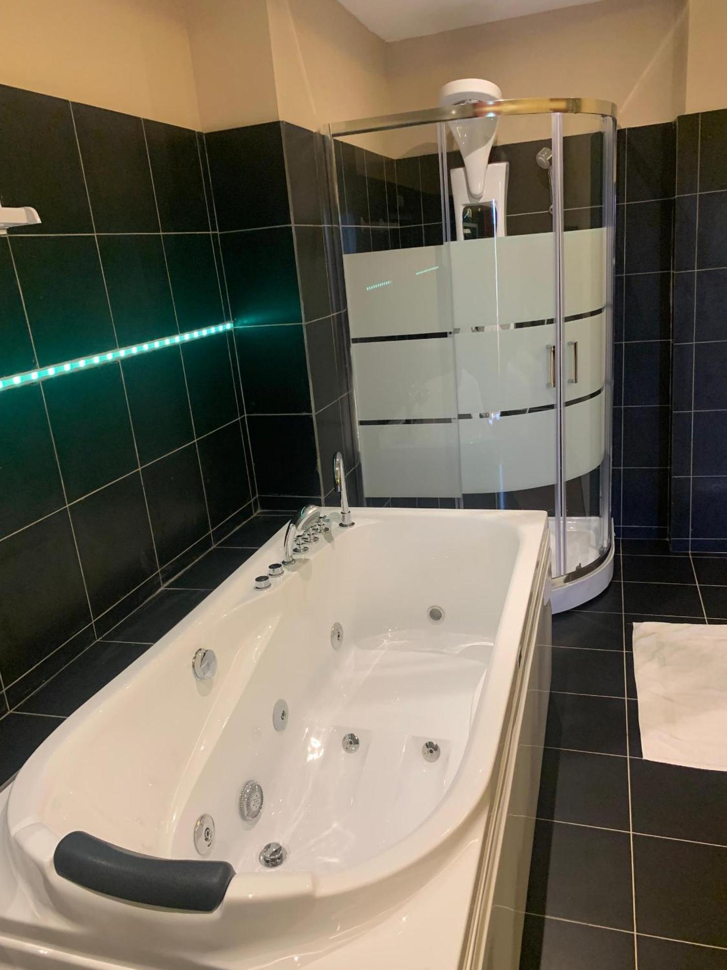 Sky Kenako Hotel Криби Екстериор снимка