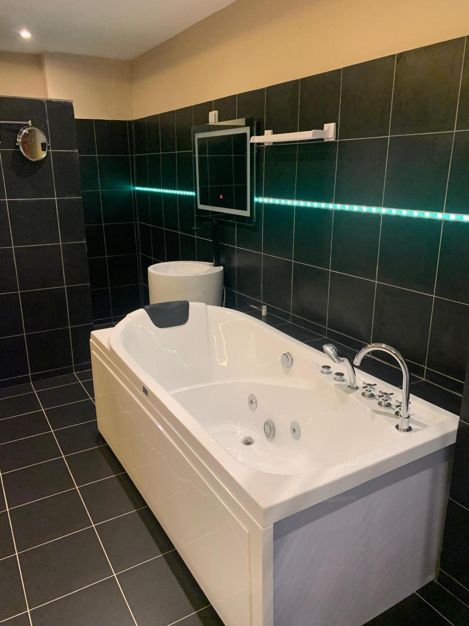 Sky Kenako Hotel Криби Екстериор снимка