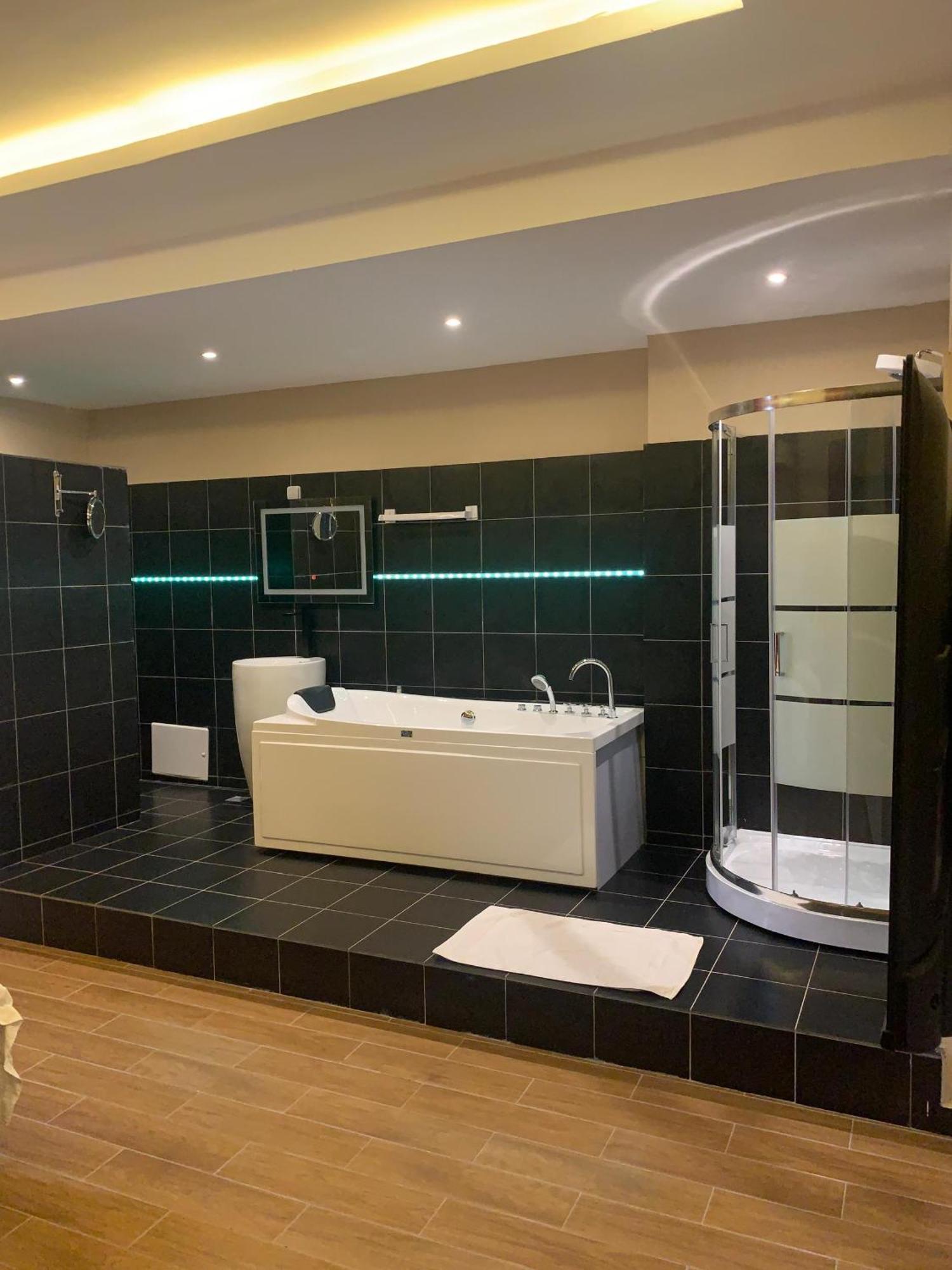 Sky Kenako Hotel Криби Екстериор снимка