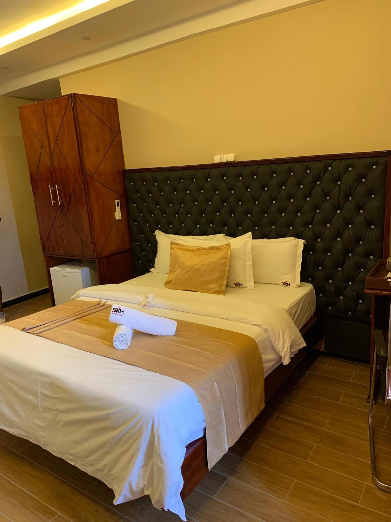 Sky Kenako Hotel Криби Екстериор снимка